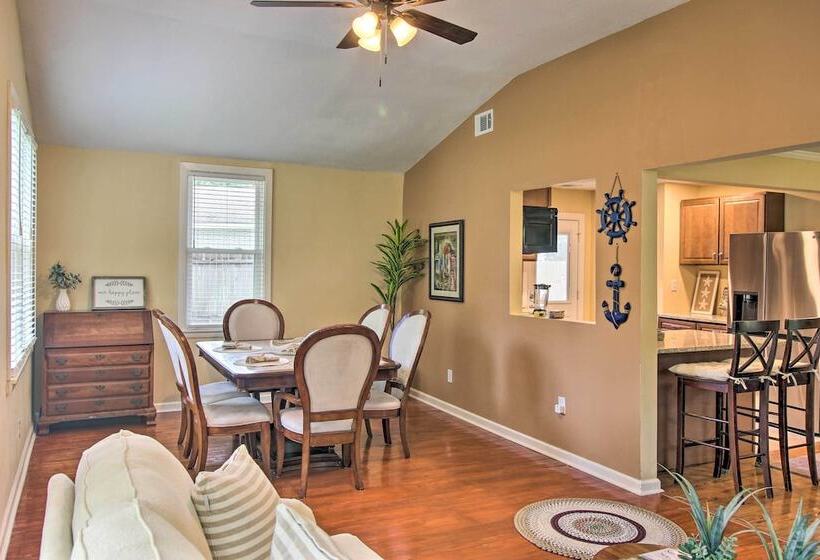 Updated Savannah Hideaway W/ Luxury Backyard!