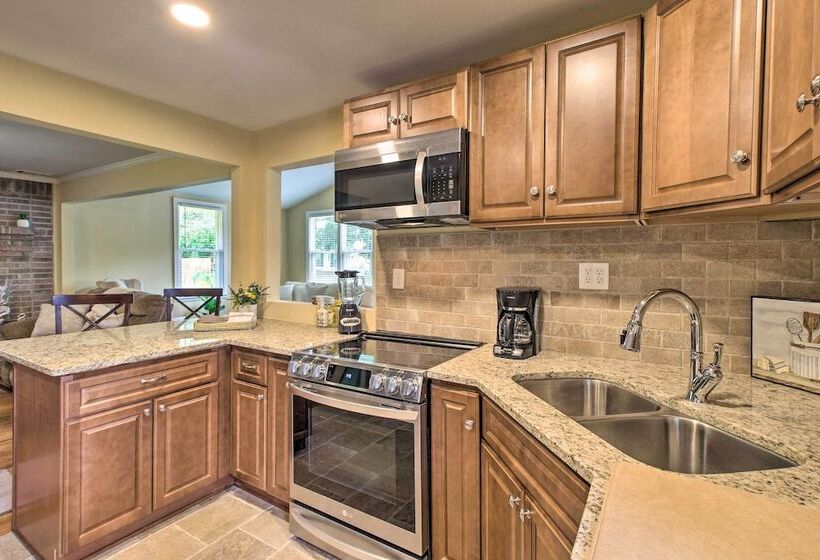 Updated Savannah Hideaway W/ Luxury Backyard!