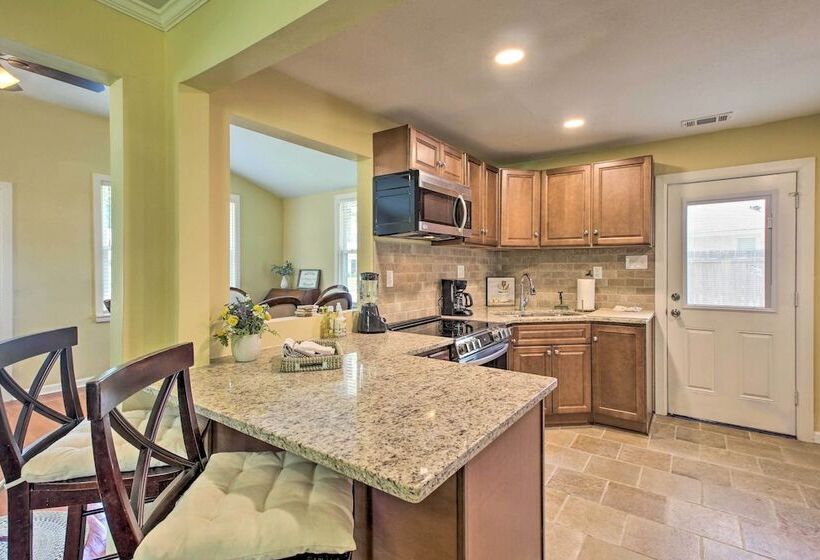 Updated Savannah Hideaway W/ Luxury Backyard!