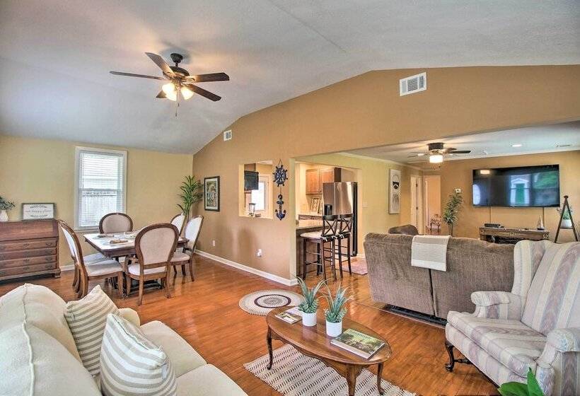 Updated Savannah Hideaway W/ Luxury Backyard!