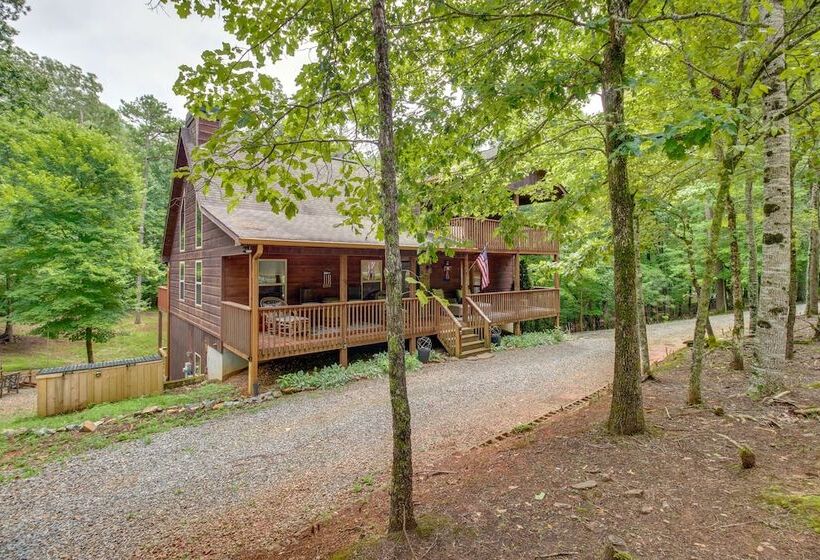 Upscale Coosawattee Cabin W/ Hot Tub & Fire Pit!
