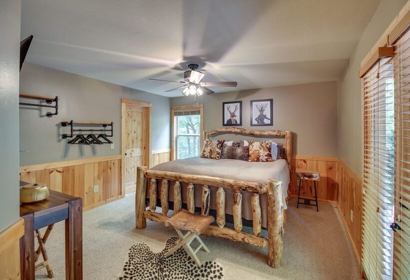 Upscale Coosawattee Cabin W/ Hot Tub & Fire Pit!
