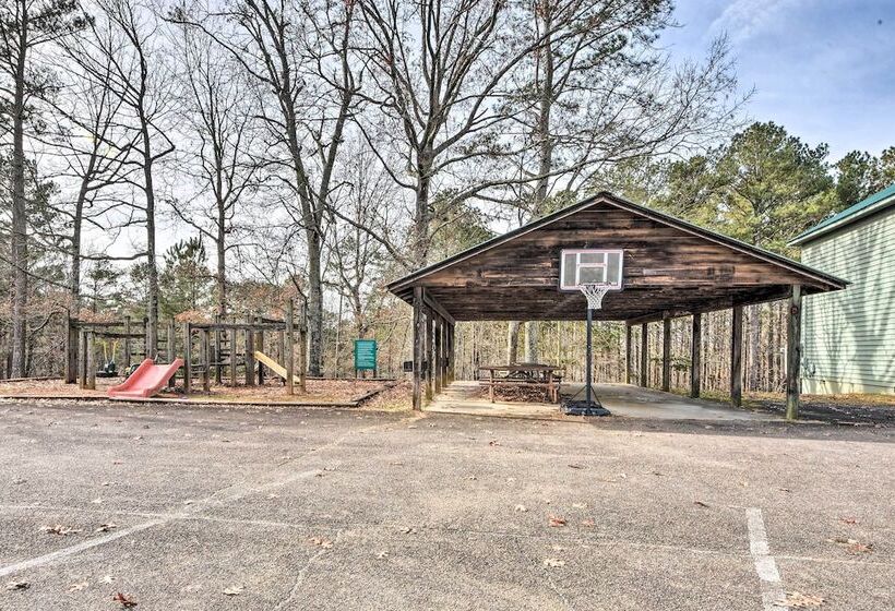 Upscale Coosawattee Cabin W/ Hot Tub & Fire Pit!