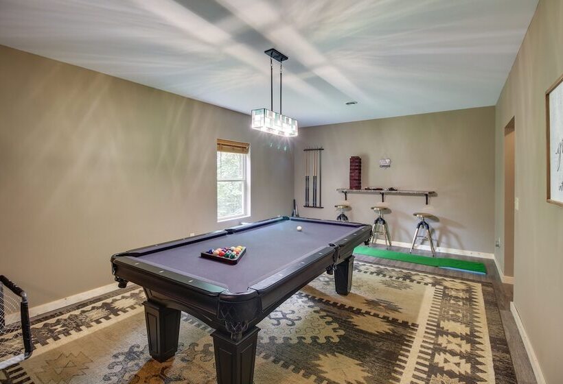 Upscale Coosawattee Cabin W/ Hot Tub & Fire Pit!