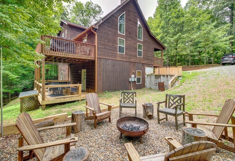 Upscale Coosawattee Cabin W/ Hot Tub & Fire Pit!