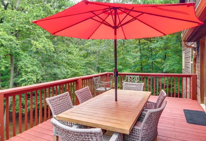 Upscale Coosawattee Cabin W/ Hot Tub & Fire Pit!