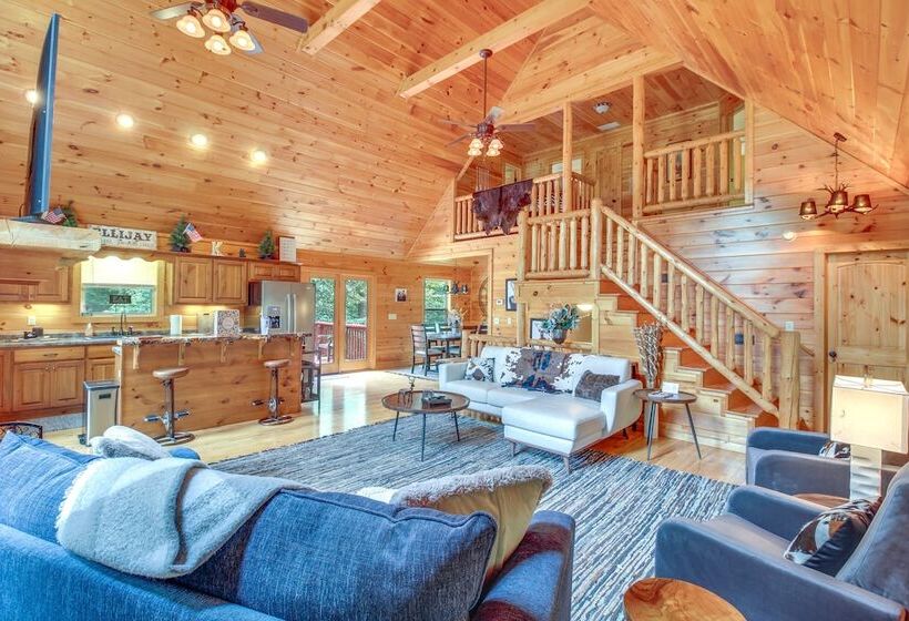 Upscale Coosawattee Cabin W/ Hot Tub & Fire Pit!