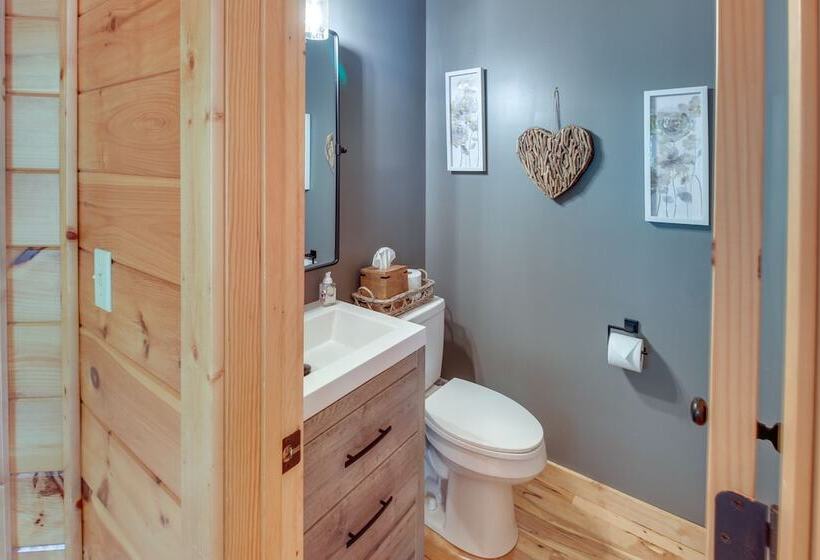 Upscale Coosawattee Cabin W/ Hot Tub & Fire Pit!