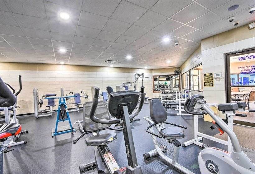 Upscale Coosawattee Cabin W/ Hot Tub & Fire Pit!