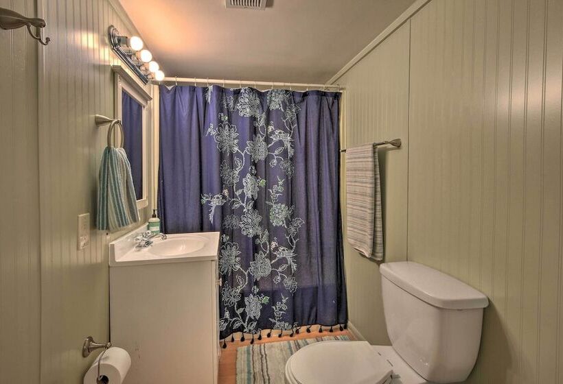 Upscale Lakefront Retreat W/ Dock And 2 Decks!