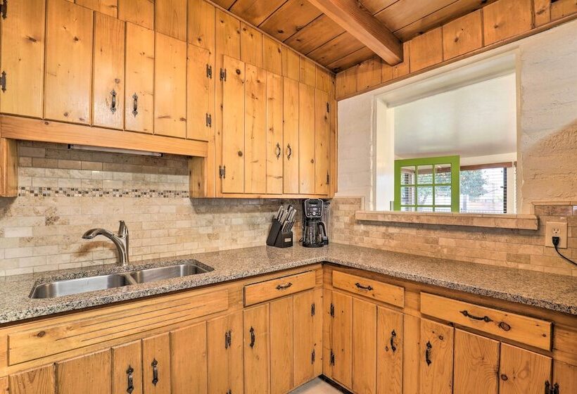 Vibrant Tucson Home: Pool, Hot Tub & Fire Pit