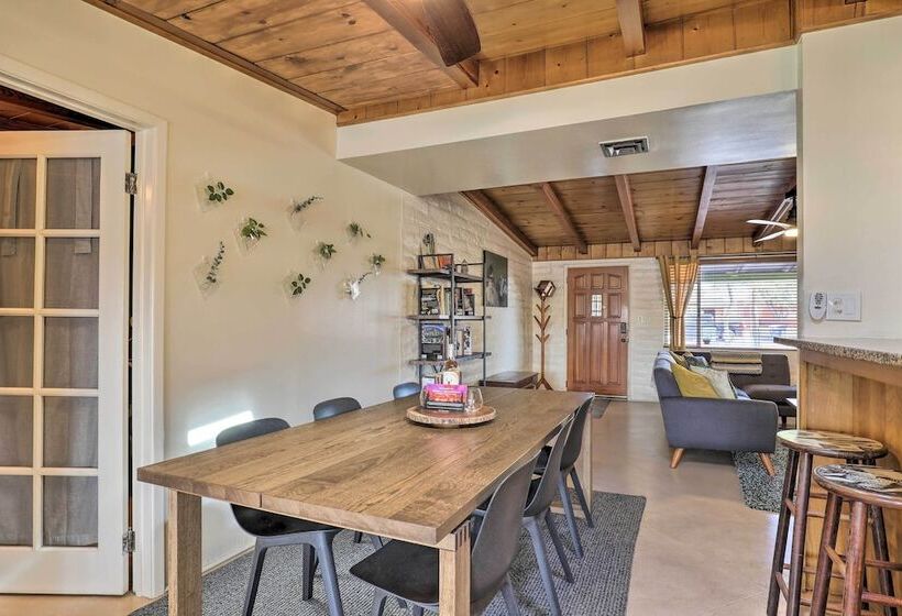 Vibrant Tucson Home: Pool, Hot Tub & Fire Pit