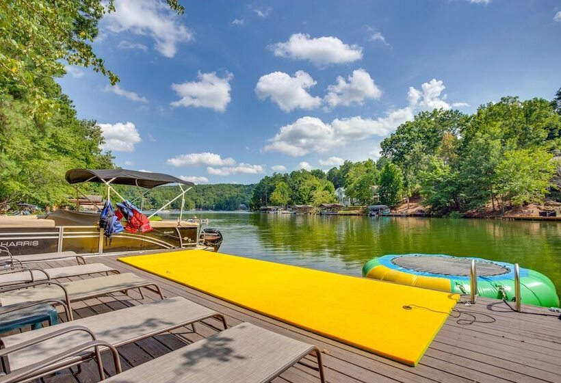 Lake Access: Waleska House W/ Floating Dock!
