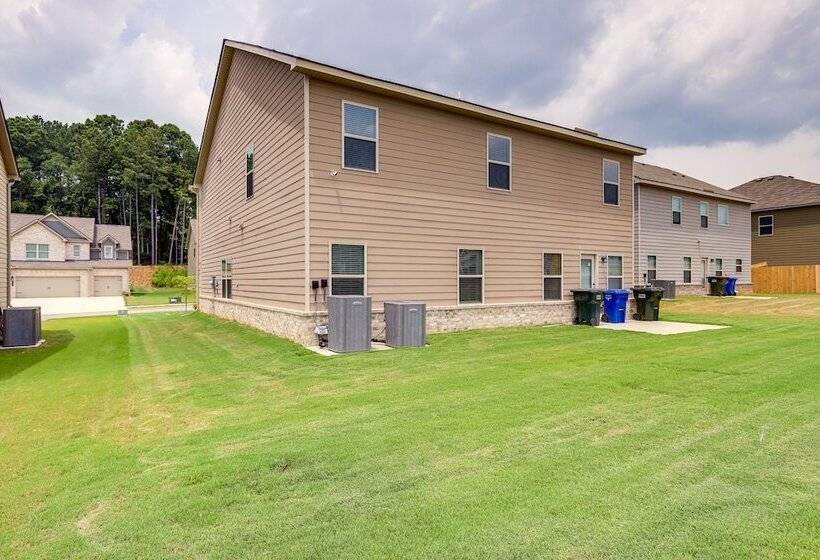 Walnut Grove Haven: Spacious Retreat W/ Fireplace!