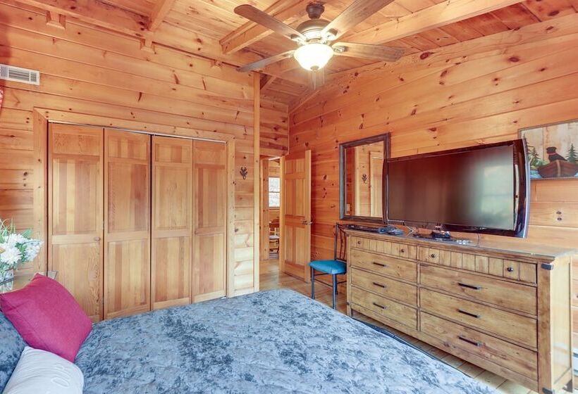 Waterfront Cabin W/ Beautiful River View & Hot Tub