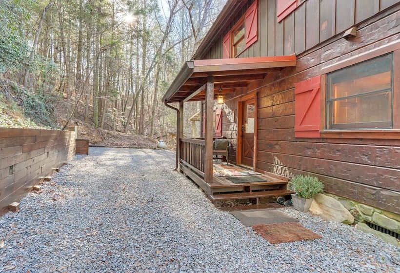 Waterfront Cabin W/ Beautiful River View & Hot Tub