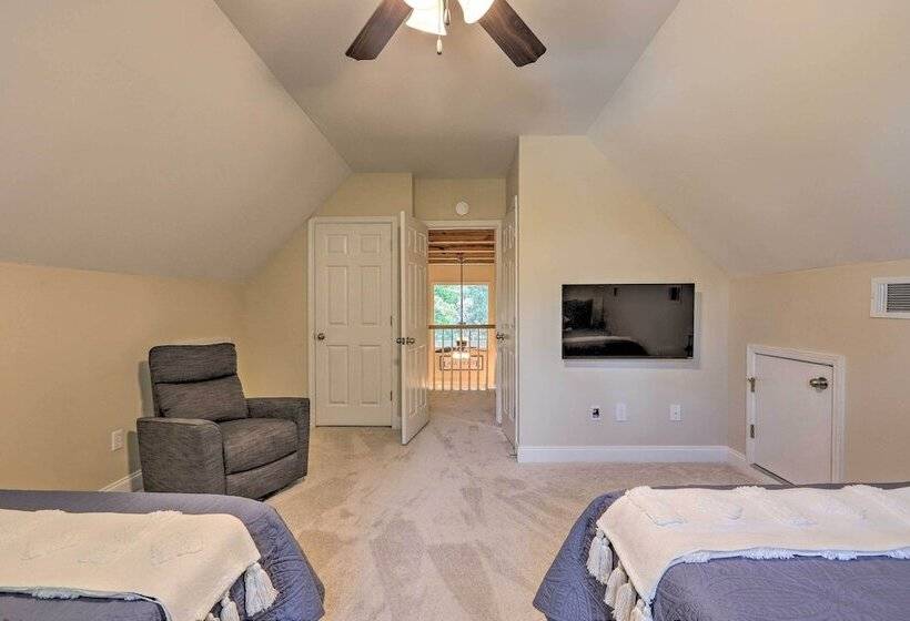 Waterfront Eatonton Escape W/ Private Hot Tub!