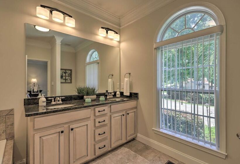 Waterfront Eatonton Escape W/ Private Hot Tub!