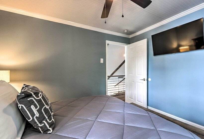 Waterfront Gem On Lake Sinclair With Boat Dock!