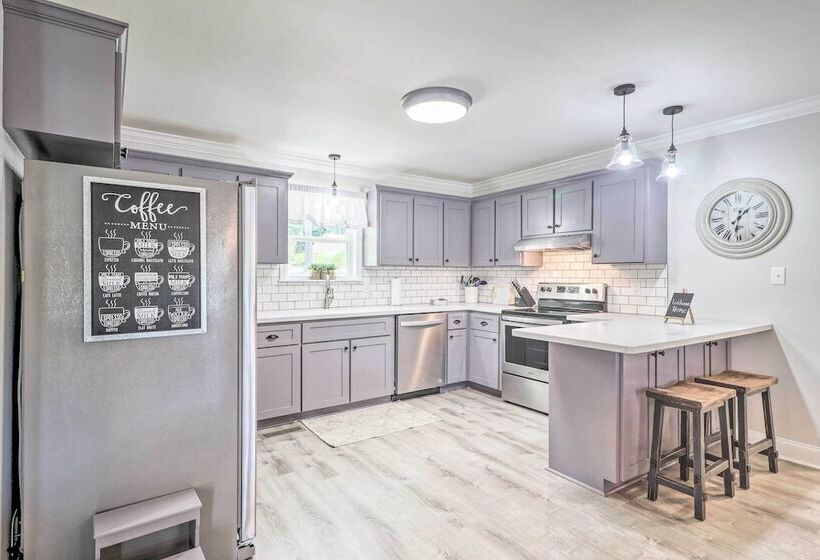 Waterfront Lake Sinclair Home W/ Boat Dock!