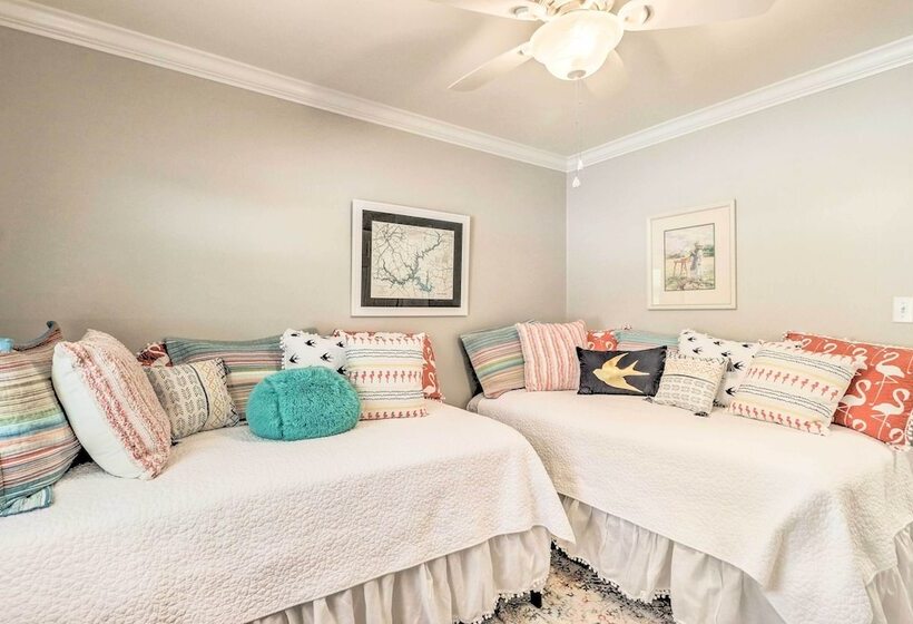 Waterfront Lake Sinclair Home W/ Boat Dock!