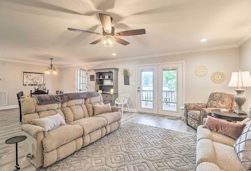 Waterfront Lake Sinclair Home W/ Boat Dock!