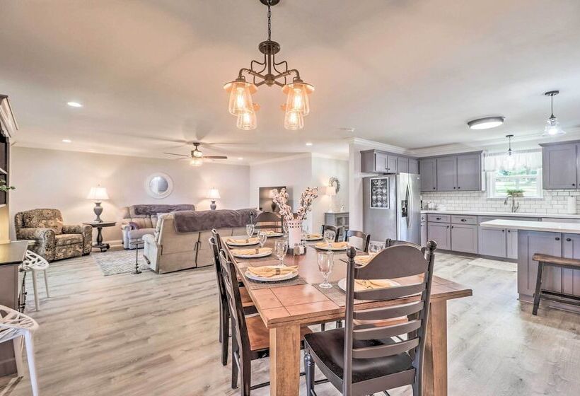 Waterfront Lake Sinclair Home W/ Boat Dock!