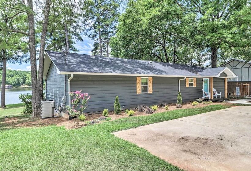 Waterfront Lake Sinclair Home W/ Boat Dock!