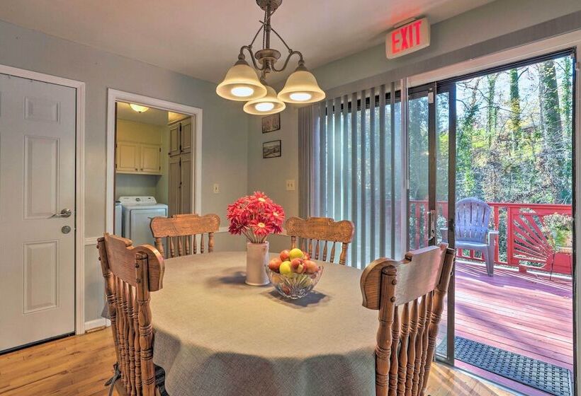 Welcoming Stone Mountain Home   Hiking Nearby