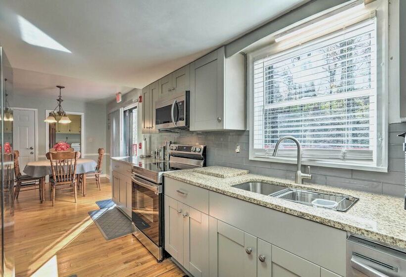 Welcoming Stone Mountain Home   Hiking Nearby