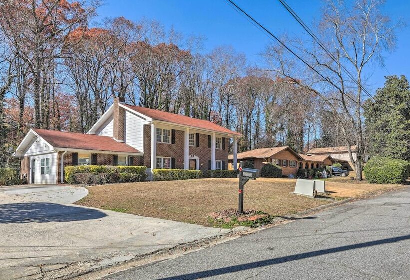 Welcoming Stone Mountain Home   Hiking Nearby