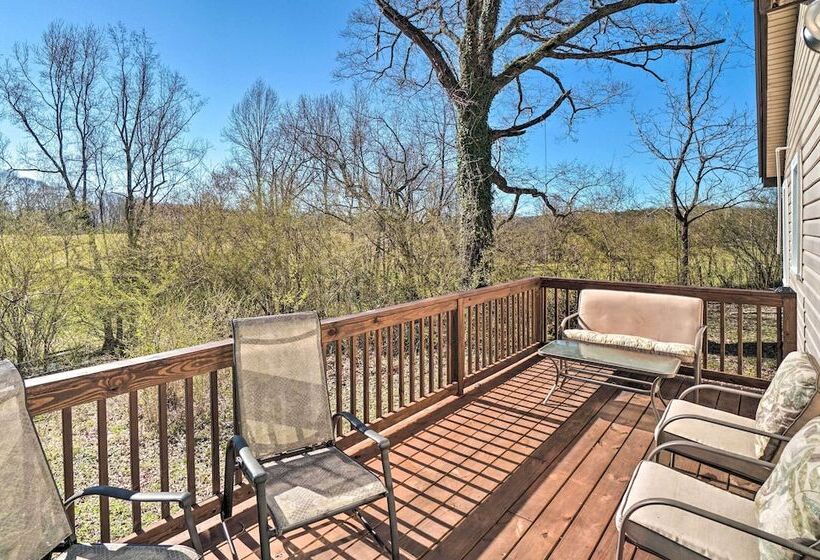 Wine Country Retreat W/ Fire Pit + Sunroom!