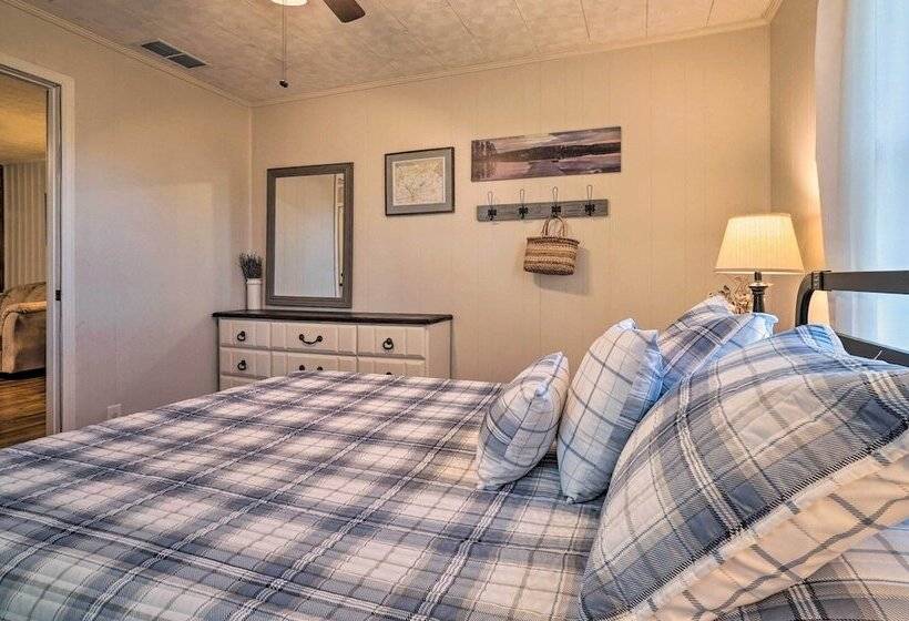 Wine Country Retreat W/ Fire Pit + Sunroom!