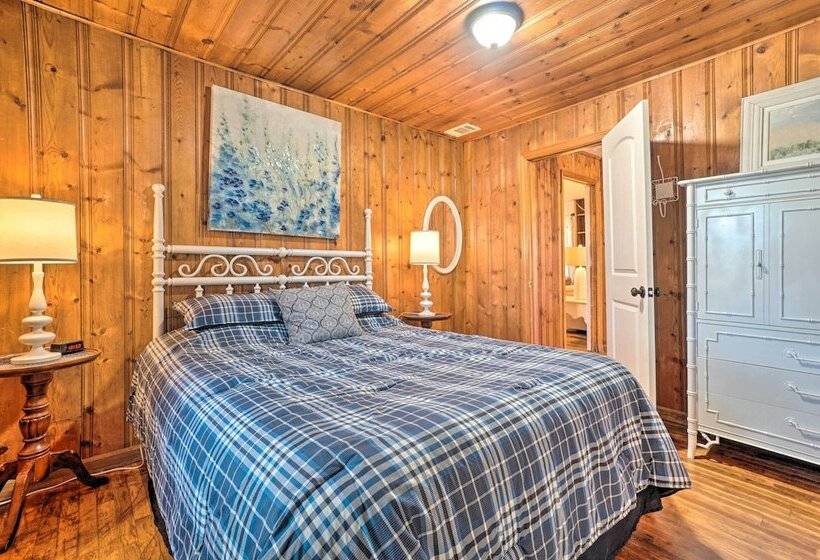 Wine Country Retreat W/ Fire Pit + Sunroom!