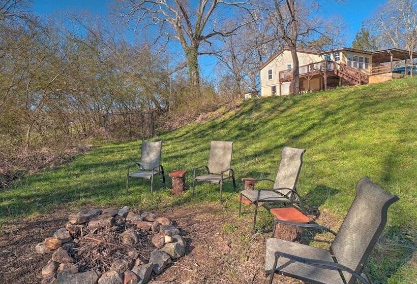 Wine Country Retreat W/ Fire Pit + Sunroom!