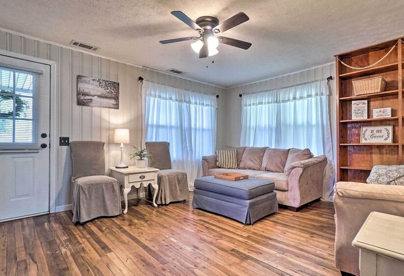 Wine Country Retreat W/ Fire Pit + Sunroom!