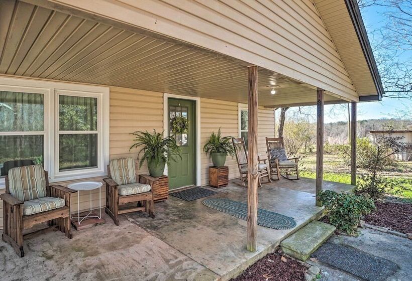 Wine Country Retreat W/ Fire Pit + Sunroom!