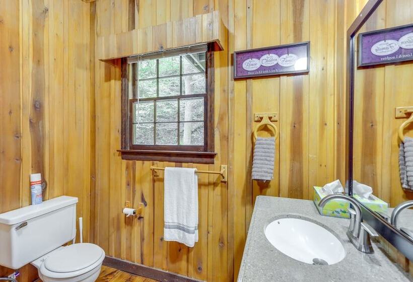 Wooded Blue Ridge Cabin: 2 Decks, Fire Pit!