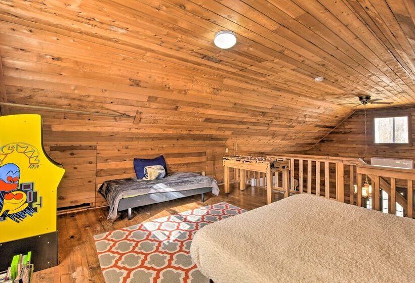 Woodsy Blue Ridge Retreat, 3 Mi To Downtown!