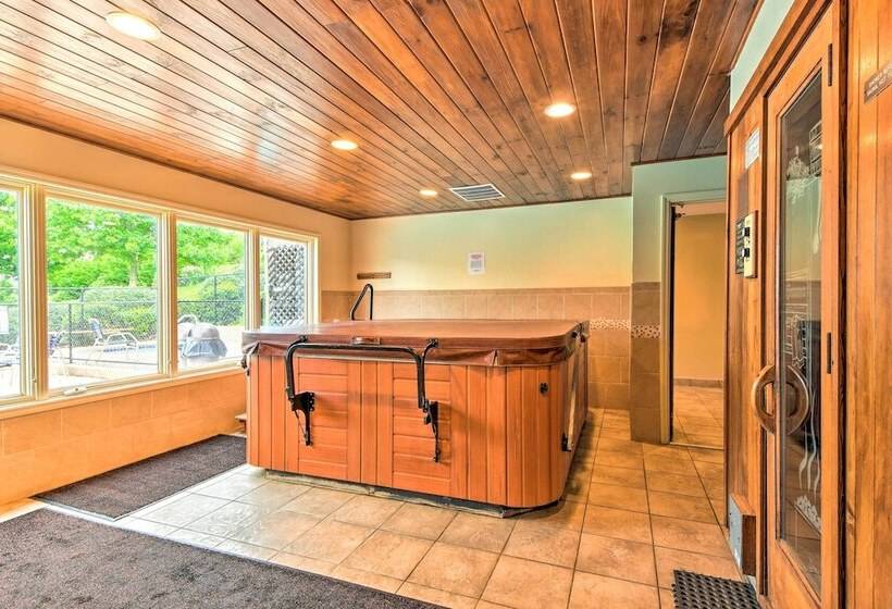 Woodsy Sky Valley Cottage, 8 Mi To Dillard!