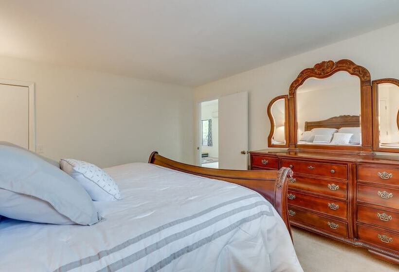 Young Harris Home W/ Enchanted Valley Views!