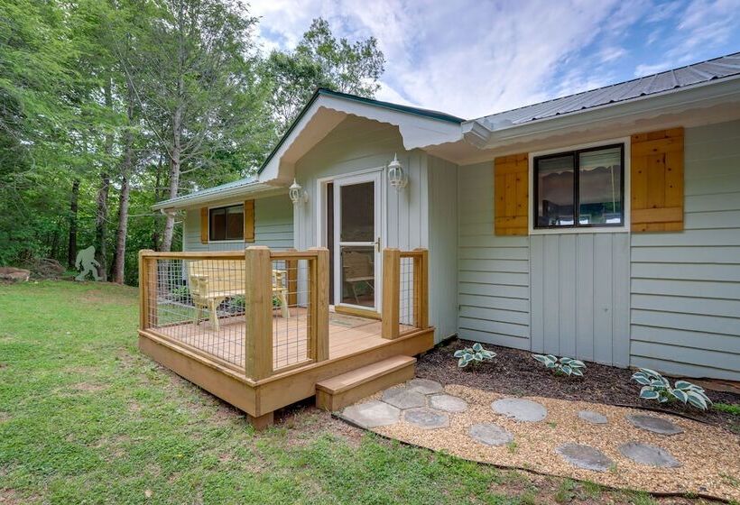 Young Harris Home W/ Enchanted Valley Views!