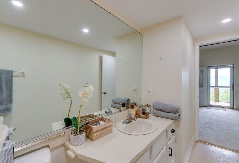 Young Harris Home W/ Enchanted Valley Views!