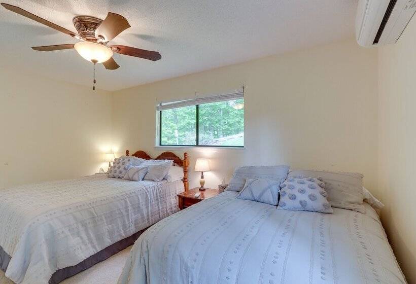 Young Harris Home W/ Enchanted Valley Views!