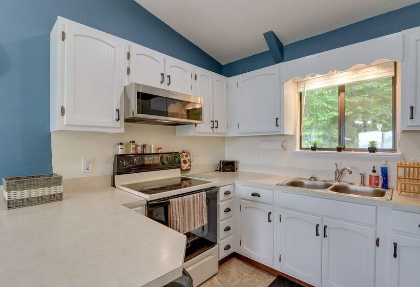 Young Harris Home W/ Enchanted Valley Views!