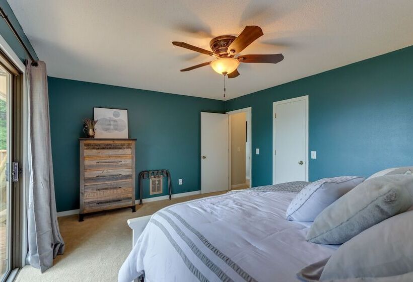 Young Harris Home W/ Enchanted Valley Views!