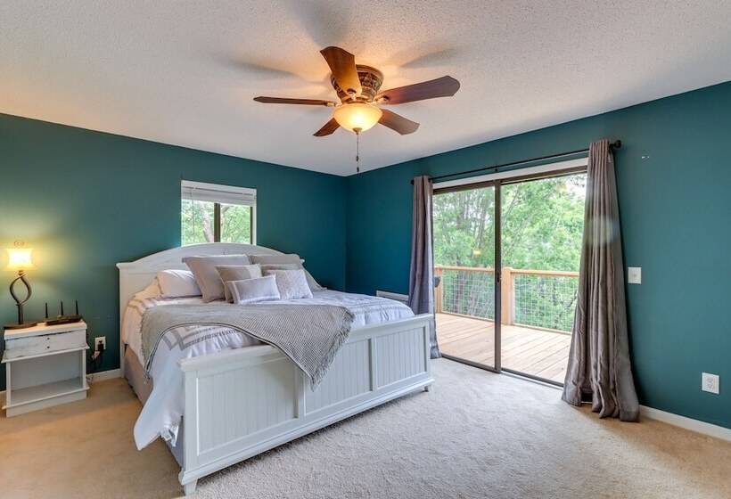 Young Harris Home W/ Enchanted Valley Views!