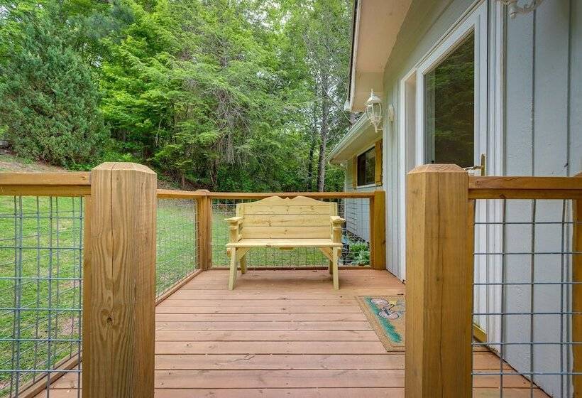 Young Harris Home W/ Enchanted Valley Views!