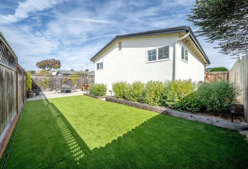 Your Dream Seaside Vacation! Charming 2 Bdr Home