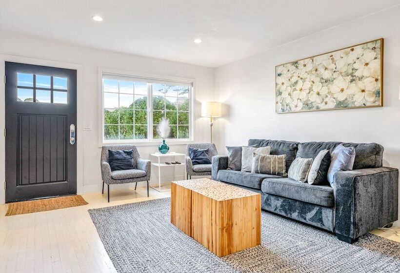 Your Dream Seaside Vacation! Charming 2 Bdr Home